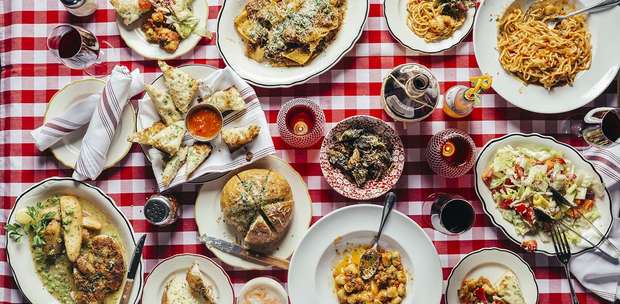 Cena familiar italiana rompecabezas en línea