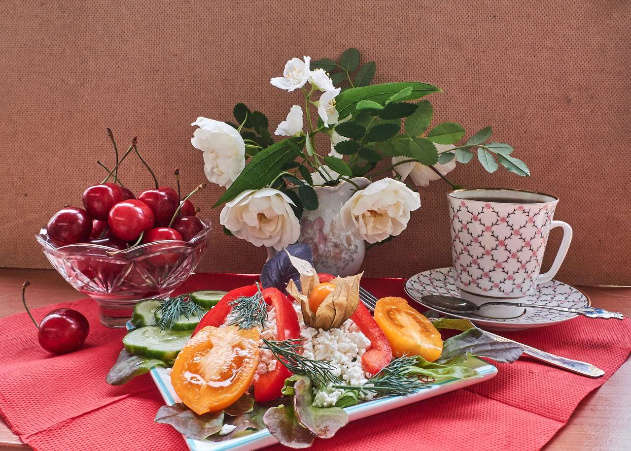 Desayuno saludable - tomates pimiento pepino rompecabezas en línea