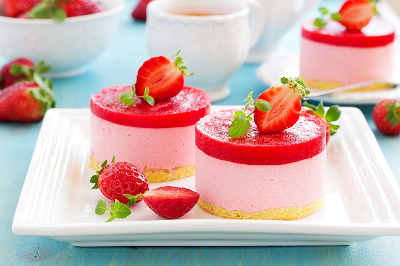 Schaumcupcakes mit Erdbeermousse lecker Online-Puzzle