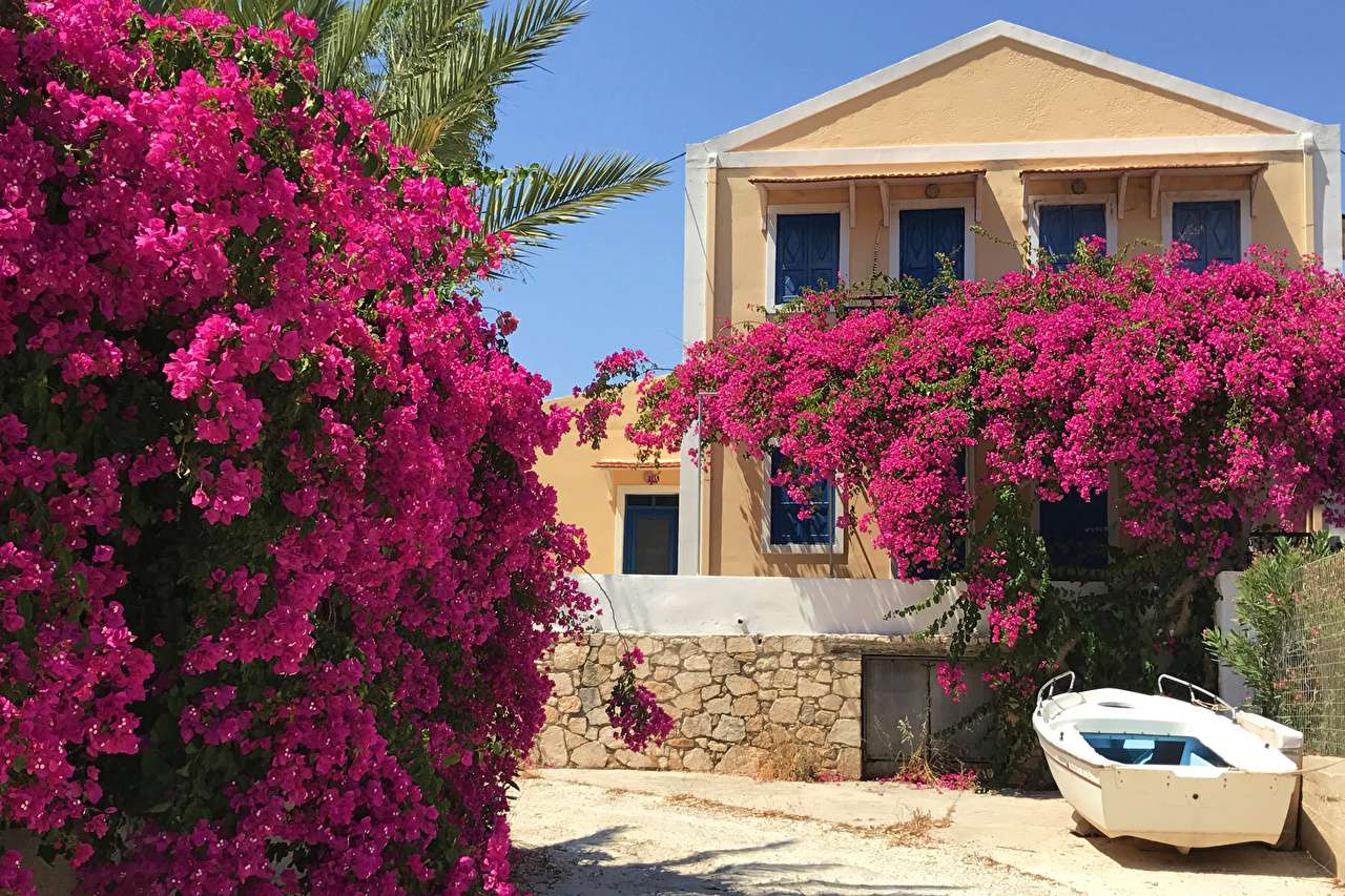 Гърция - къща, обрасла с бугенвилия в Кастелоризо онлайн пъзел