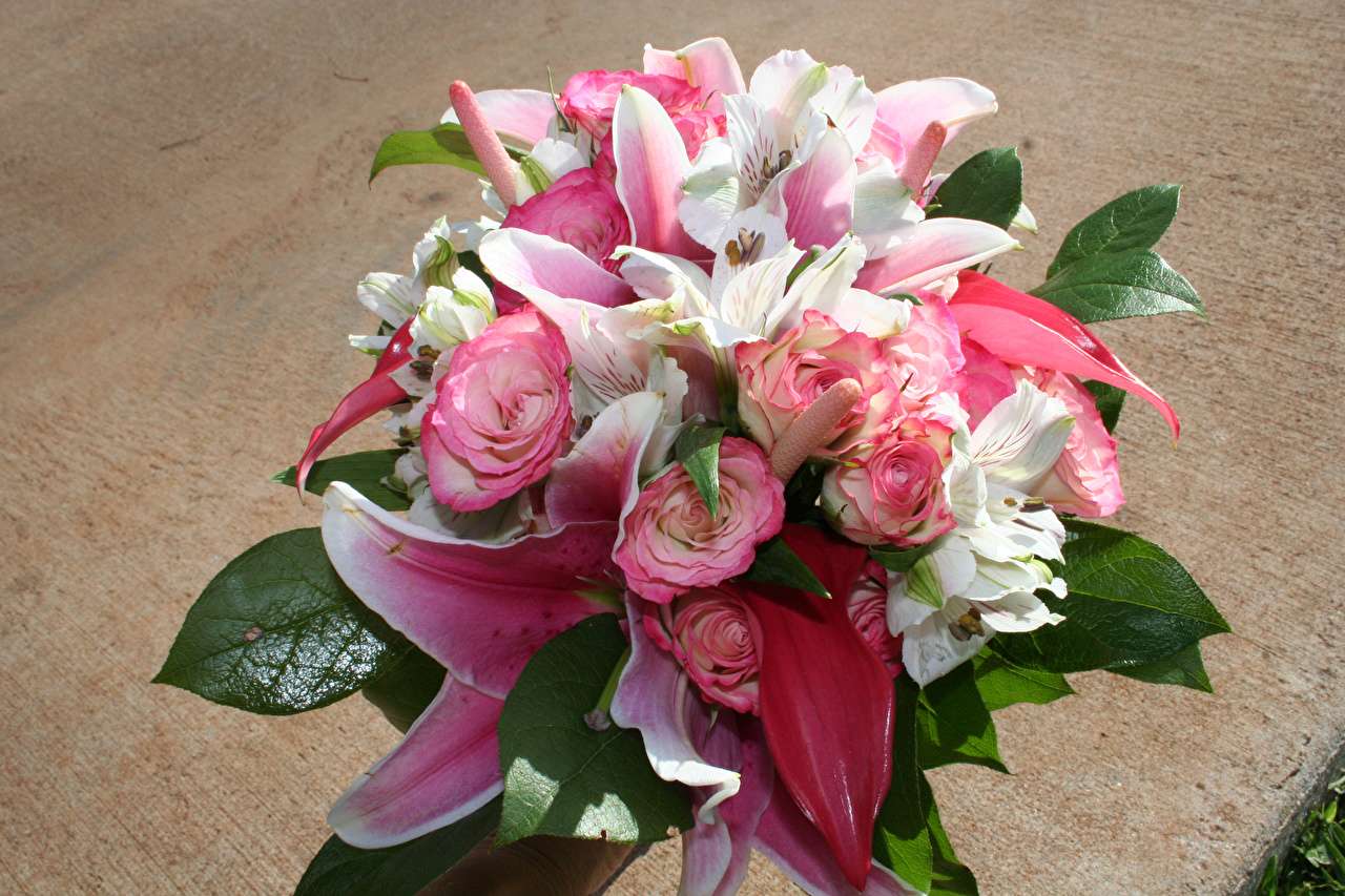 Красивый Букет - Розы Лилии Альстромерии онлайн-пазл