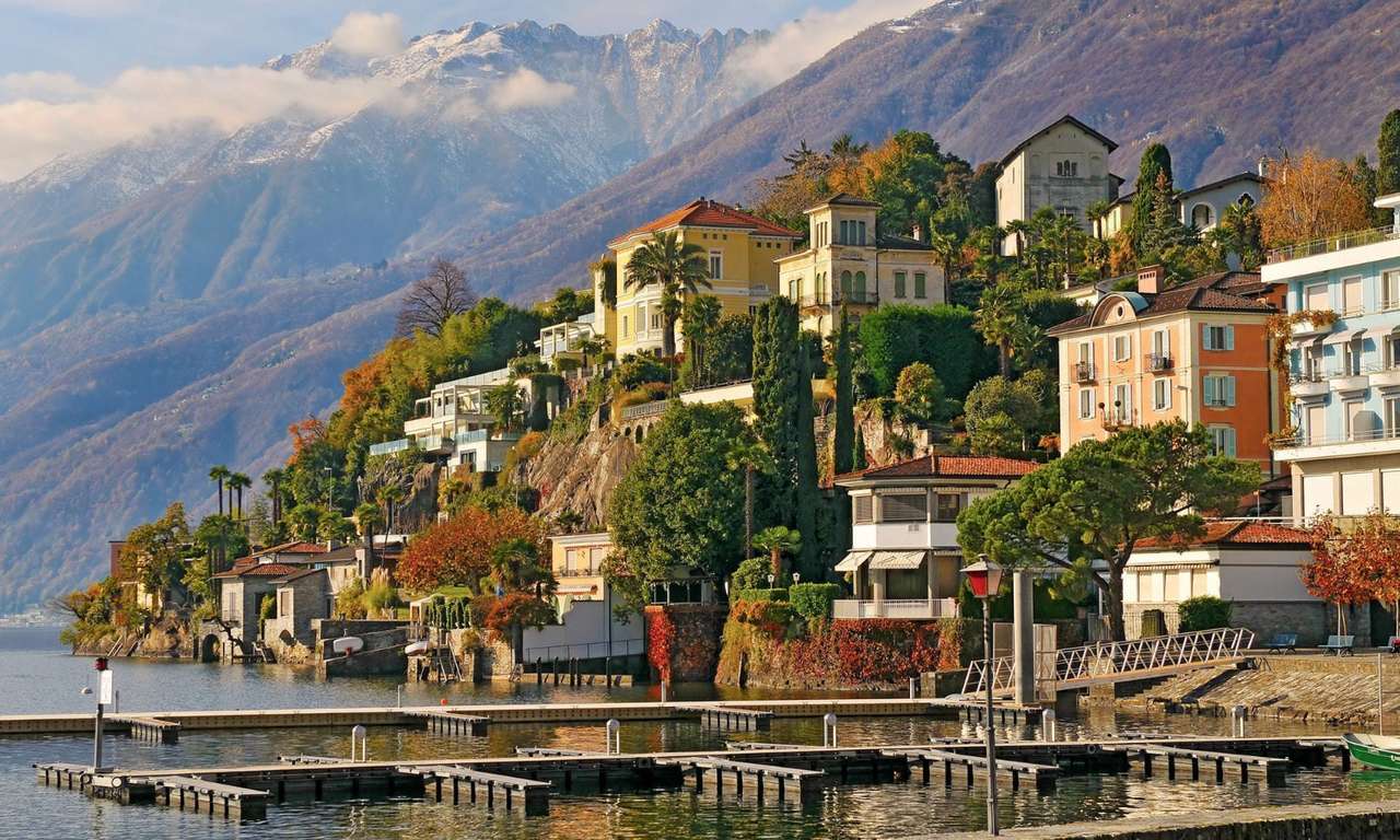 Gyönyörű Ascona, egy város Svájcban online puzzle