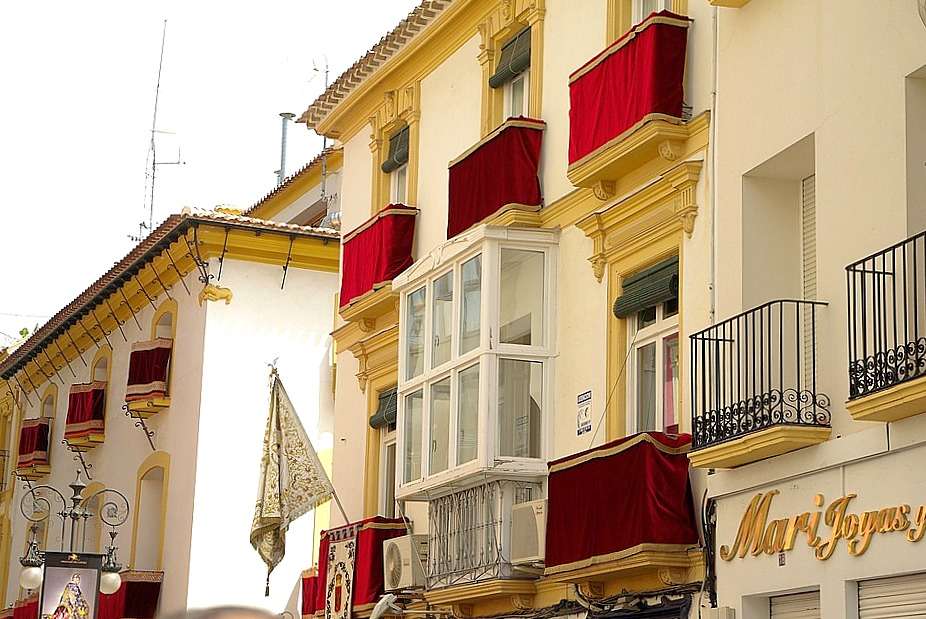 Maisons de ville décorées (Espagne, Andalousie) puzzle en ligne