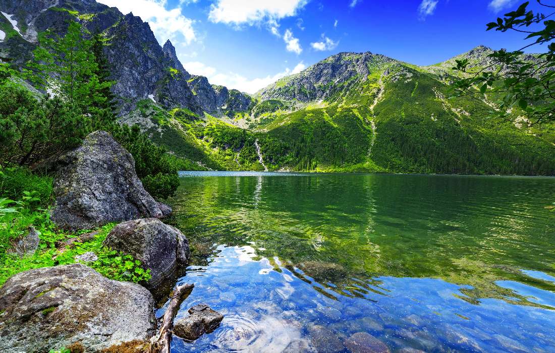 Las hermosas y pacíficas montañas Tatra rezuman paz. rompecabezas en línea