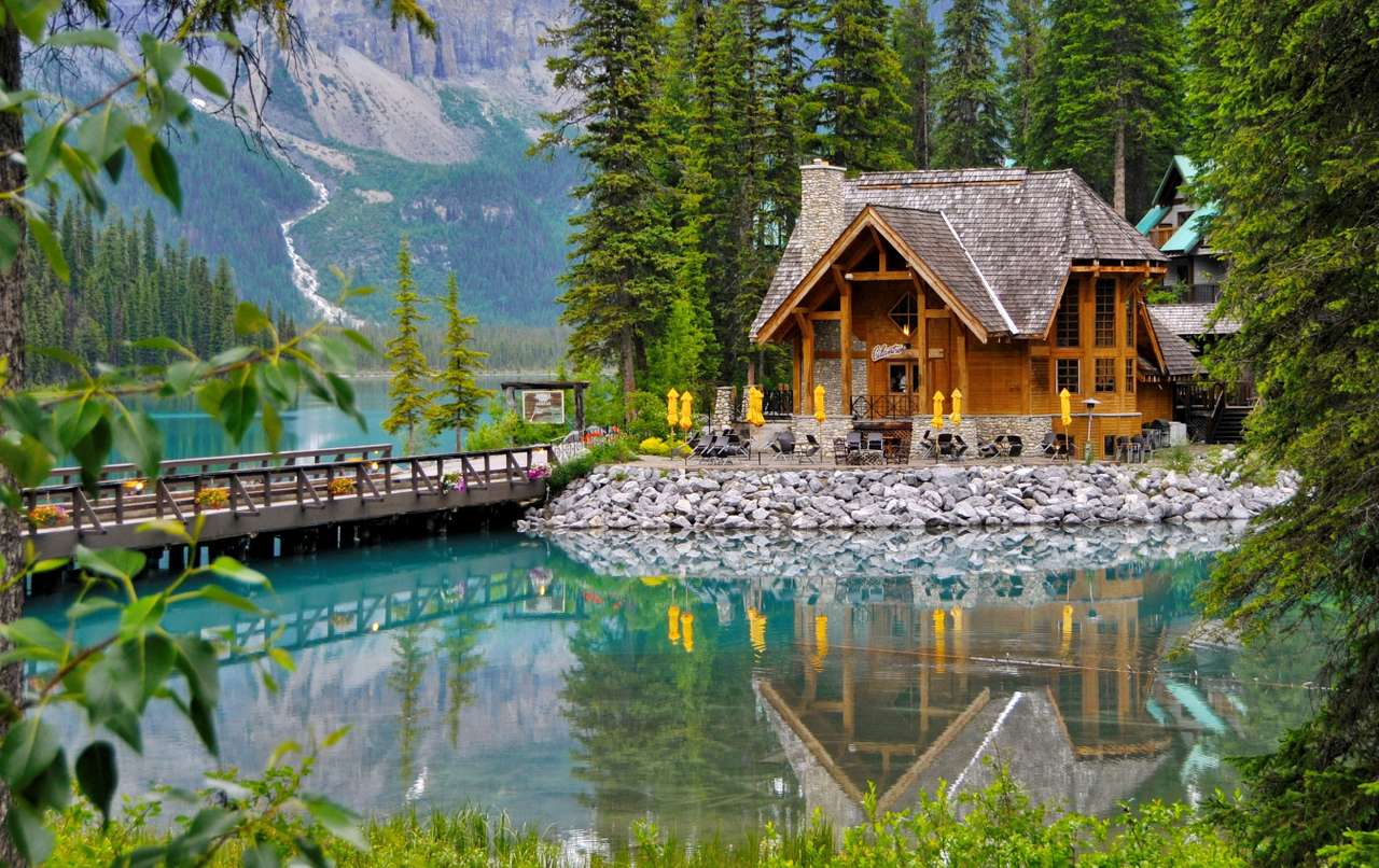 Kanada – Schönes Restaurant am Emerald Lake Puzzlespiel online