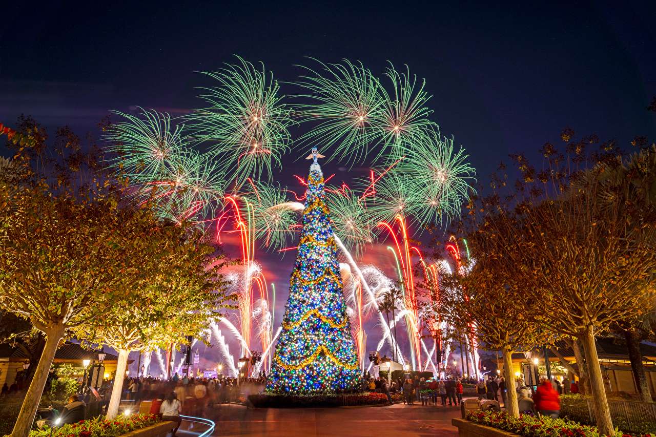 Kalifornien-Neujahr im Disneyland Park-Feuerwerk Puzzlespiel online