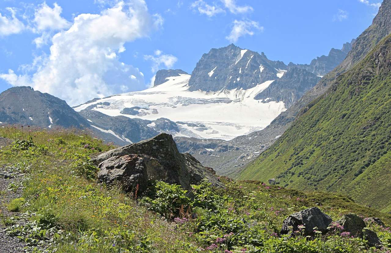 Alpernas glaciärlandskap pussel på nätet