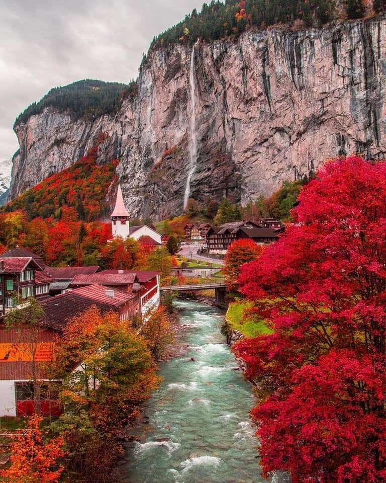 Vodopády Staubbach - Lauterbrunnen - Švýcarsko skládačky online