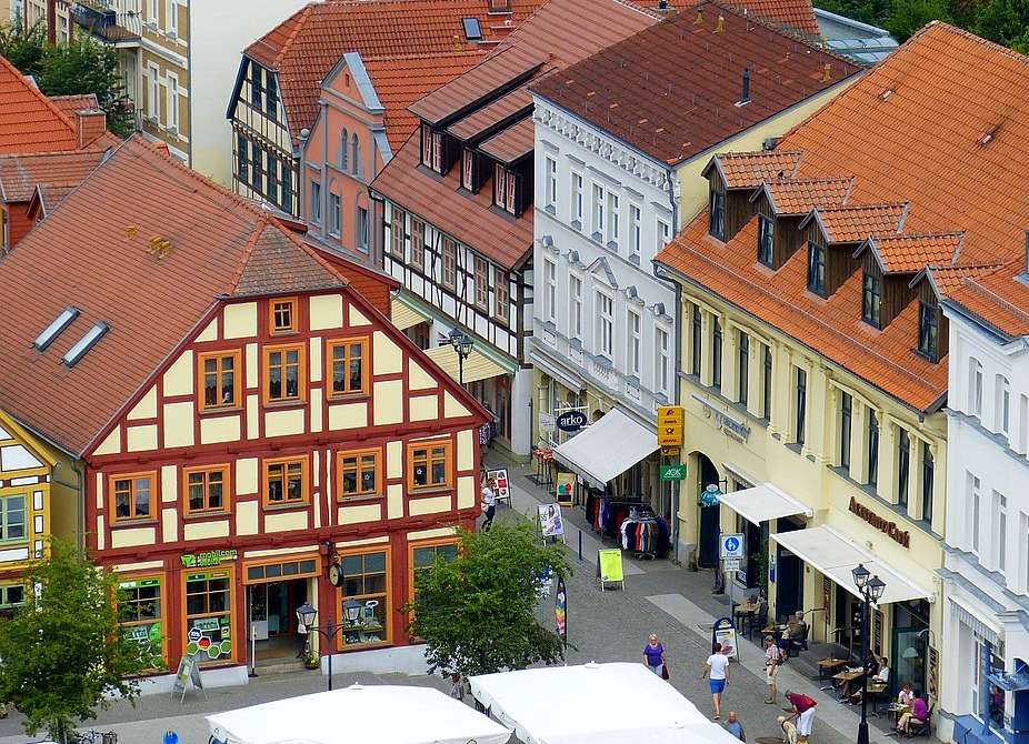 Aerial view - town square (Mecklenburg) jigsaw puzzle online
