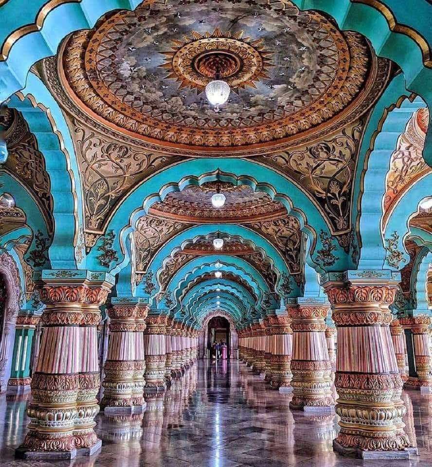 Королевский дворец Майсура - Индия пазл онлайн