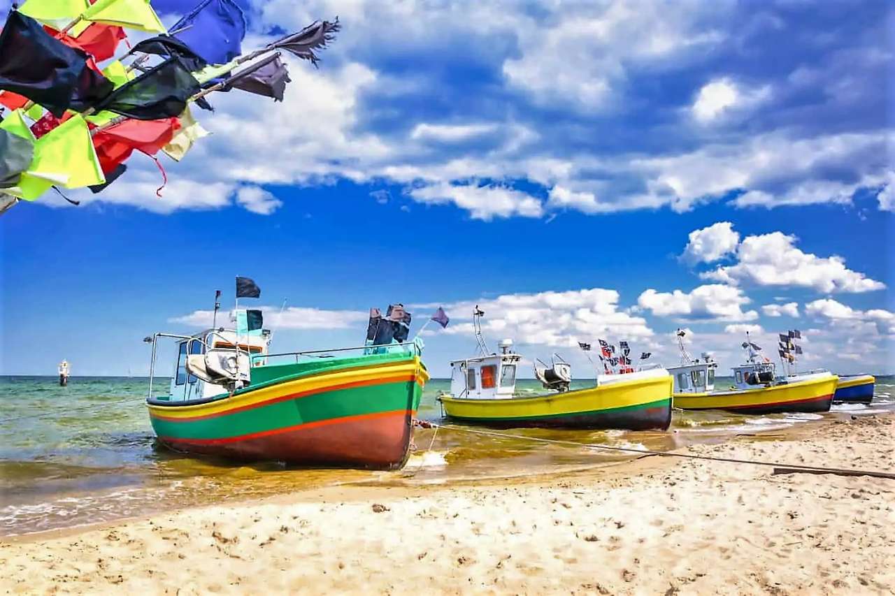 Рибарски лодки на плажа на Сопот близо до Гданск онлайн пъзел