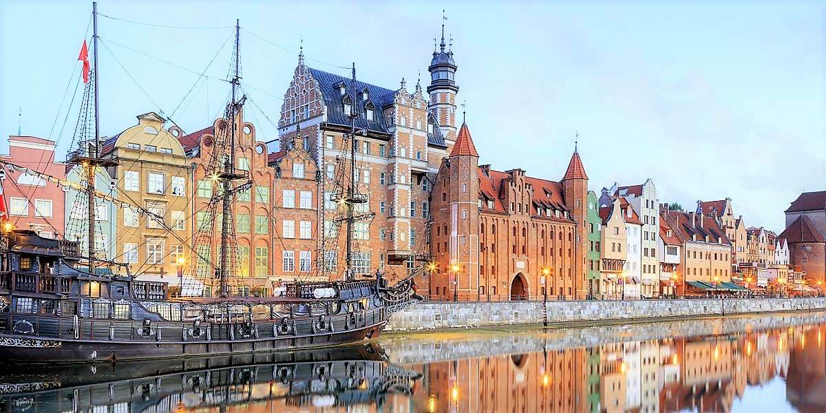 Muelle con barco museo en Gdansk Polonia rompecabezas en línea