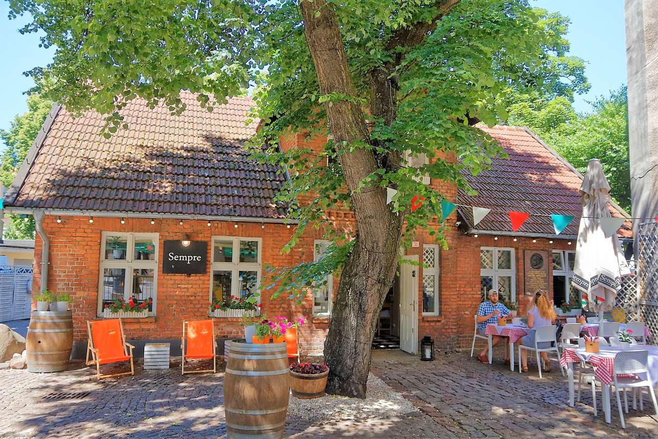 Restaurante do jardim em Gdansk, Polônia puzzle online