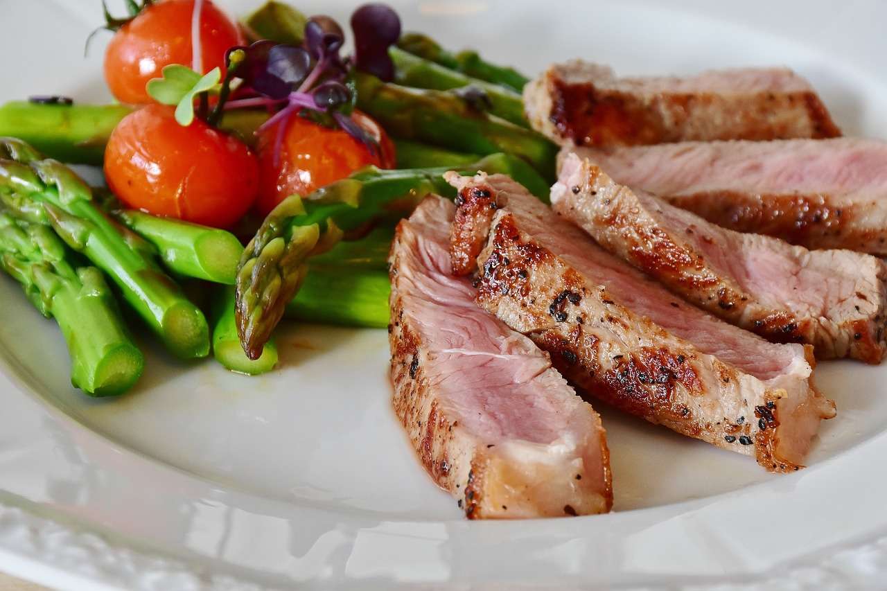 Steaks with asparagus jigsaw puzzle online