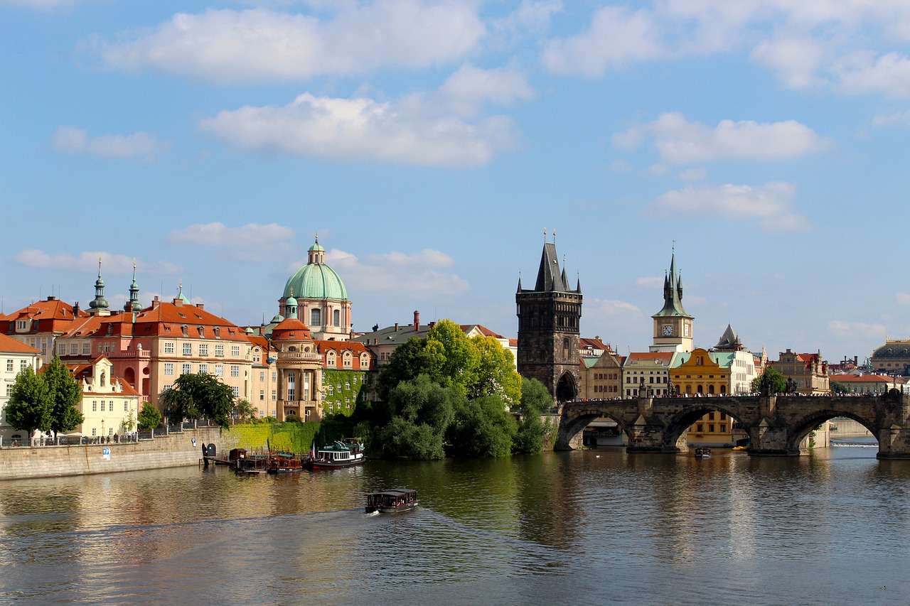 Prague, Moldavie, pont Charles. puzzle en ligne