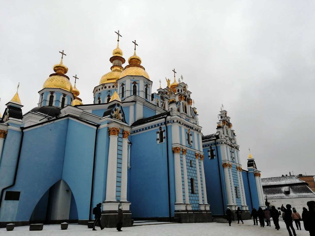 Златните куполи на Свети Михаилски манастир онлайн пъзел