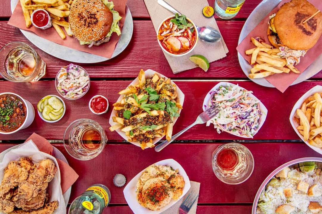 Пикник маса с храна онлайн пъзел