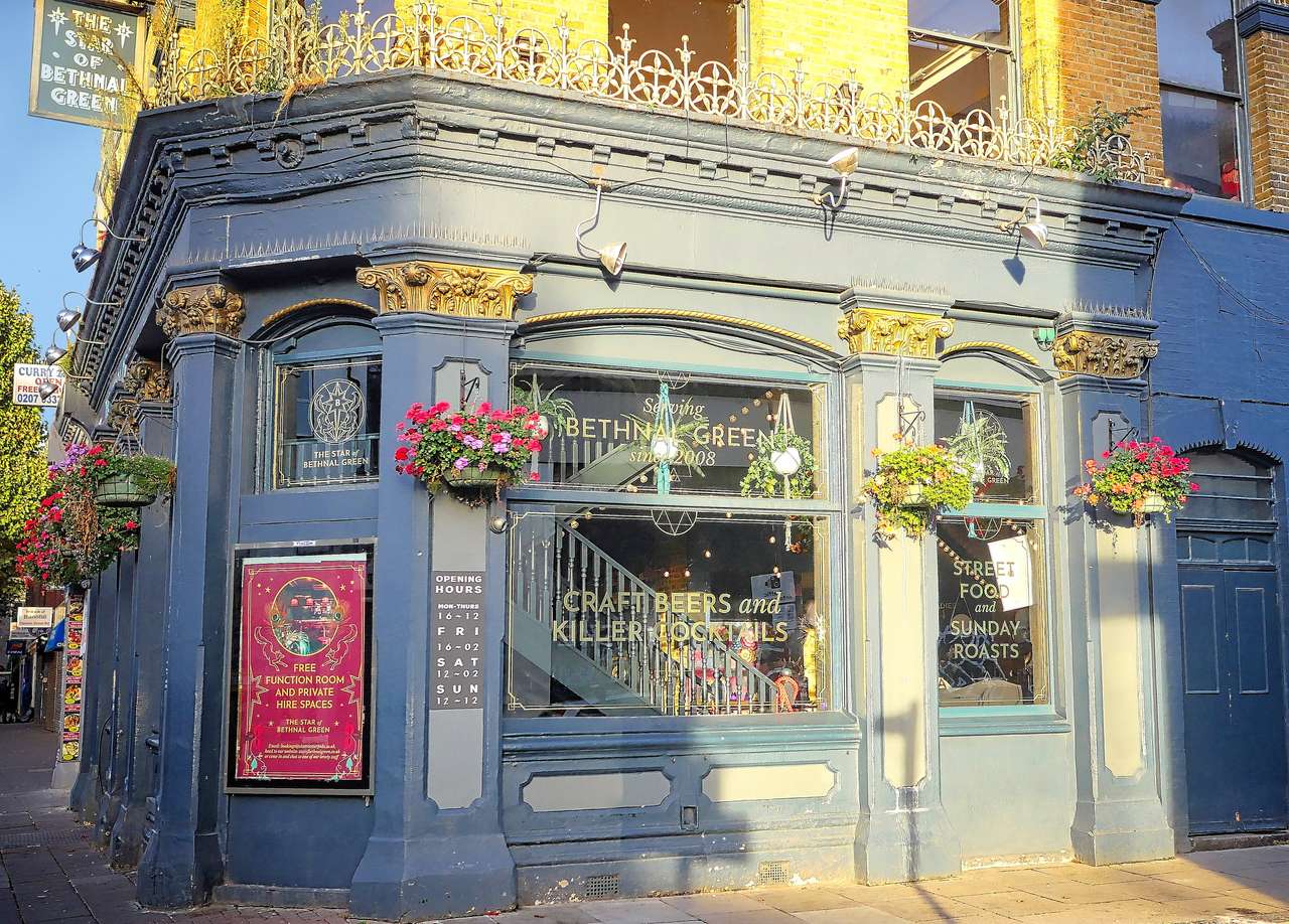 Puben "Star of Bethnal Green" i London pussel på nätet