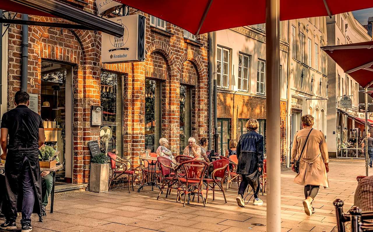 Straßencafés - Lübeck (Deutschland) Online-Puzzle