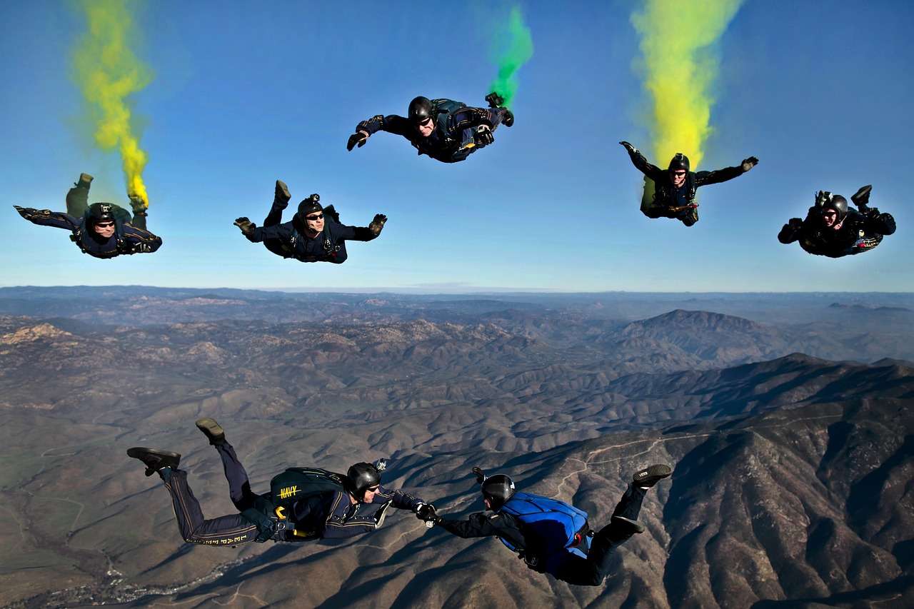Paratroopers, Skydivers jigsaw puzzle online