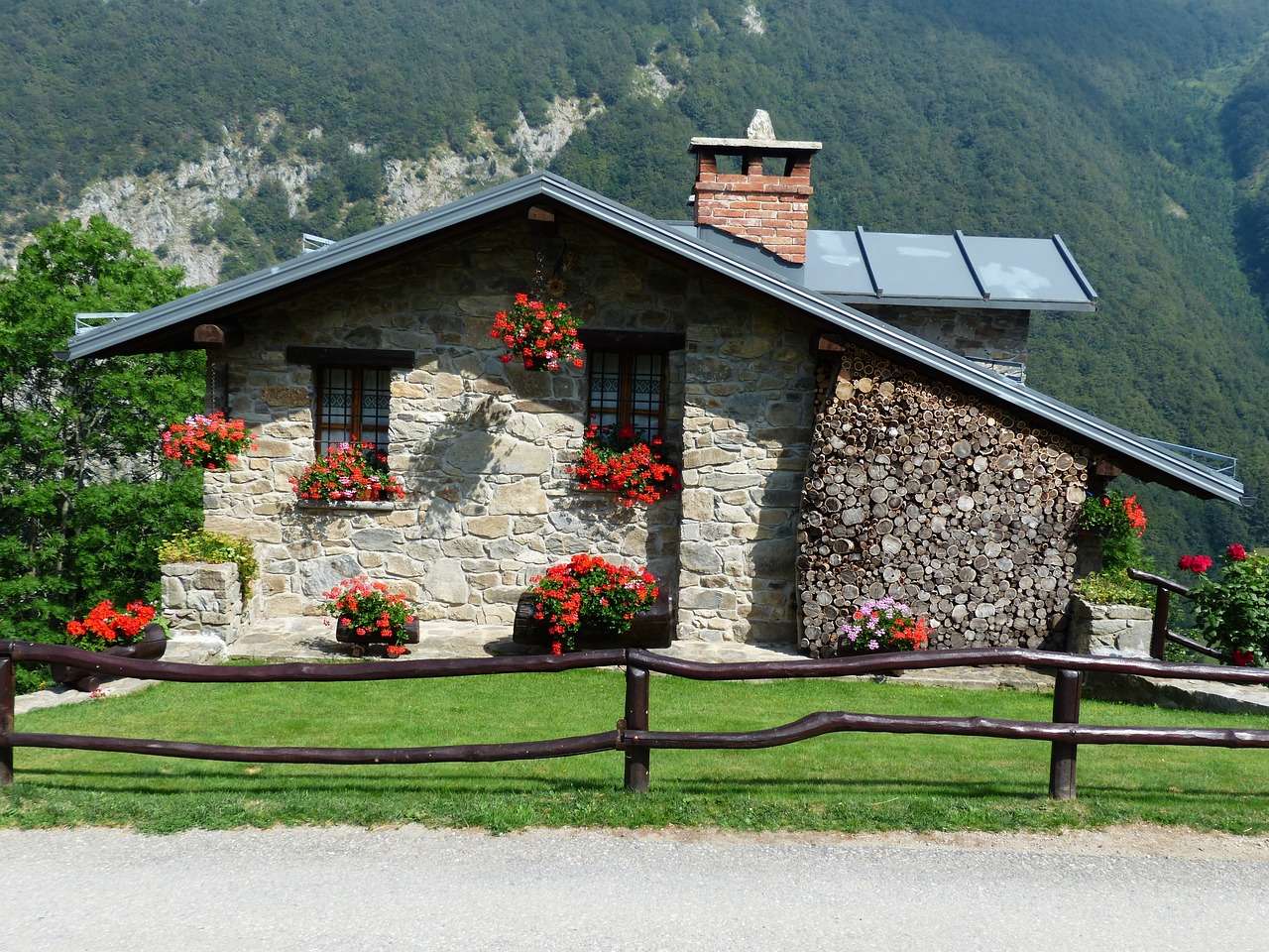 Будинок в горах пазл онлайн