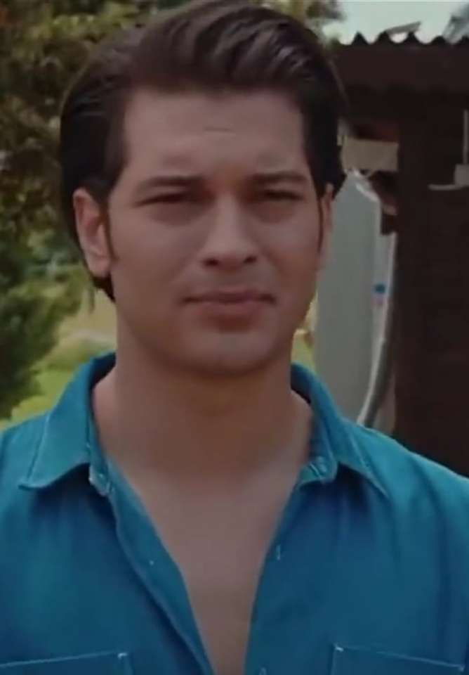 Cagatay Ulusoy pussel på nätet