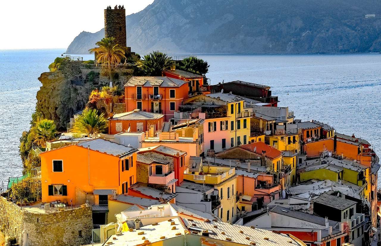Das Dorf Wernazza an der Cinque Terre Puzzlespiel online