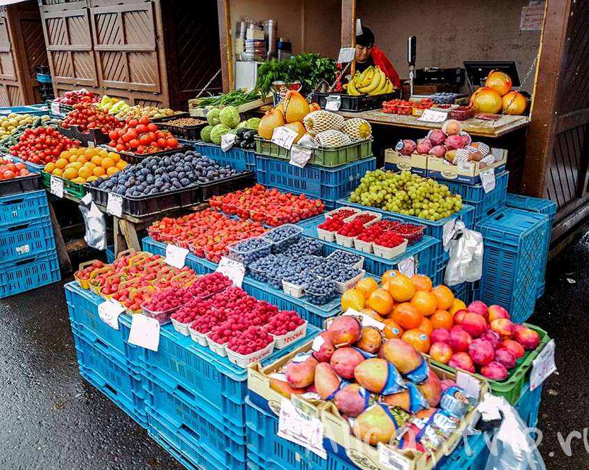 Groenten en fruit verkopen bij de kraam legpuzzel online