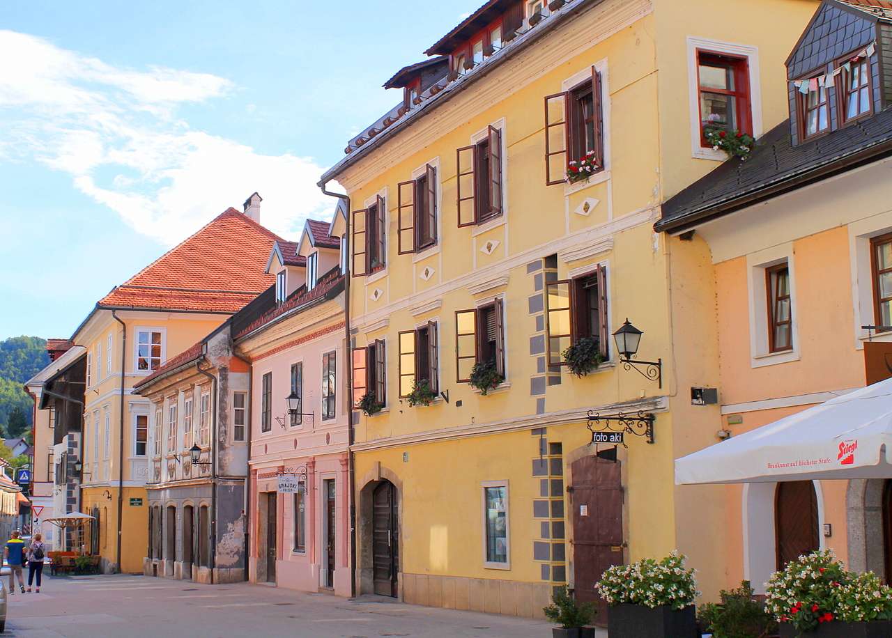 Škofja Loka - une ville de l'ouest de la Slovénie. puzzle en ligne