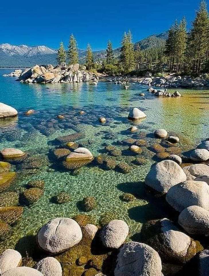 Lake Tahoe en wat rotsen online puzzel
