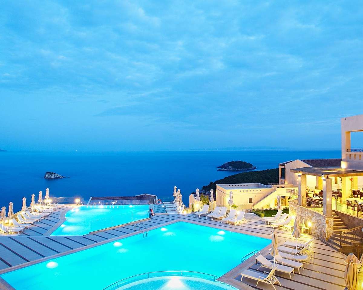Blick vom Hotel auf das griechische Meer Online-Puzzle