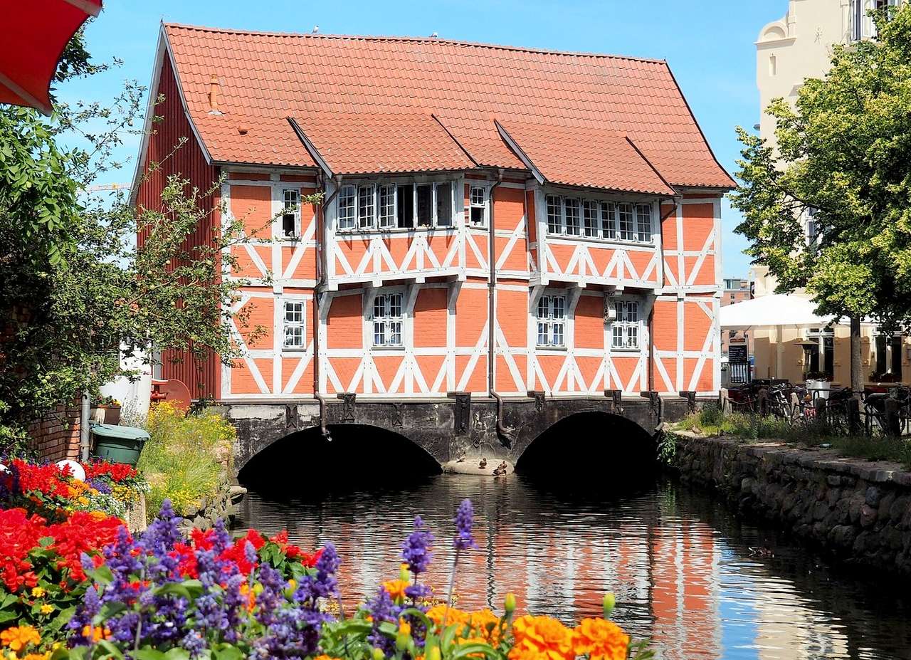Maison sur l'eau à Wismar (Allemagne) puzzle en ligne