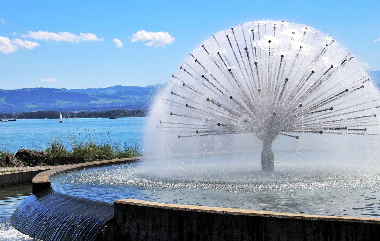 Fontana a Romanshorn in riva al lago. Costanza puzzle online