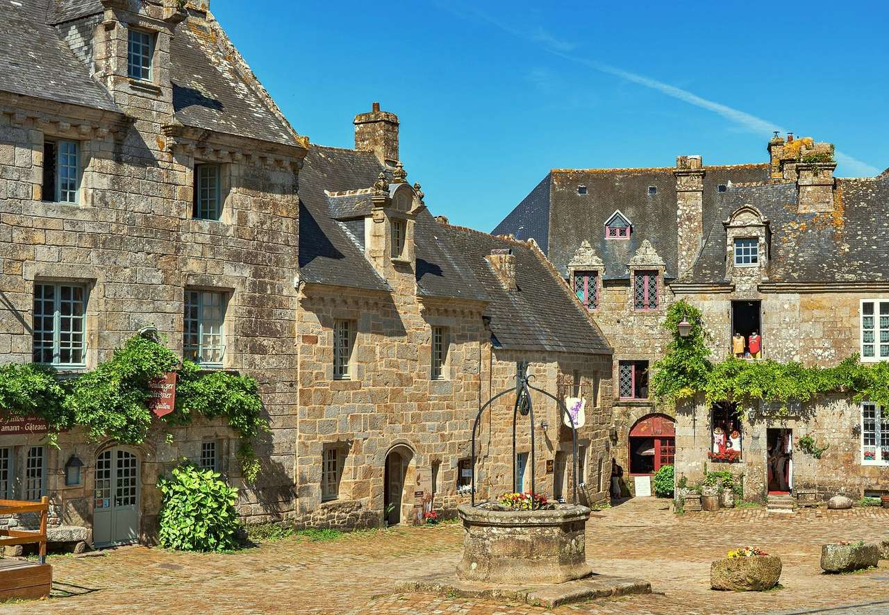 Locronan falu központja Bretagne-ban (Franciaország) online puzzle