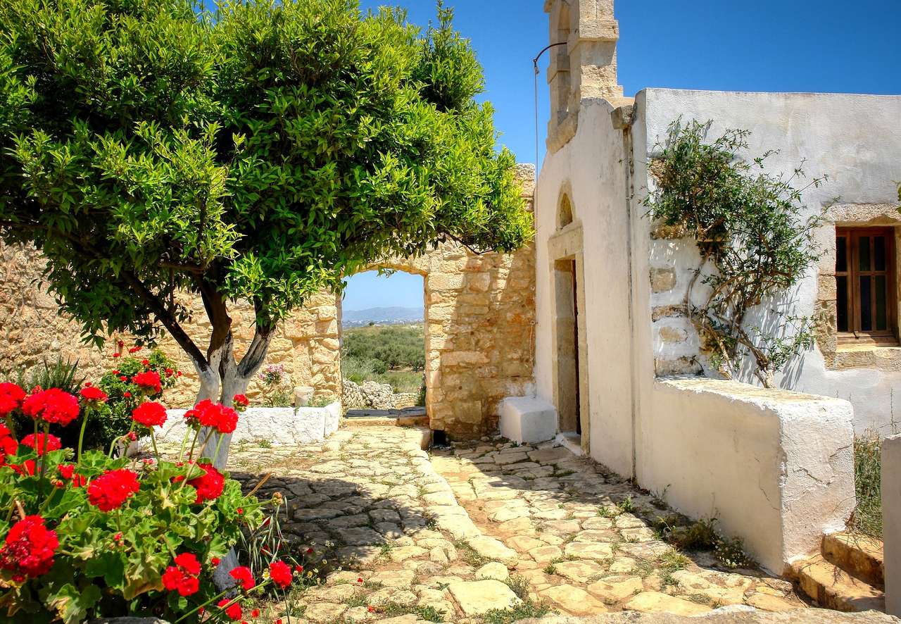 Een kapel met een charmante binnenplaats (Kreta, Chania) online puzzel