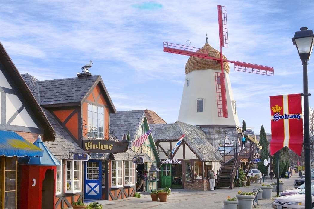 Solvang. A Danish town in California online puzzle