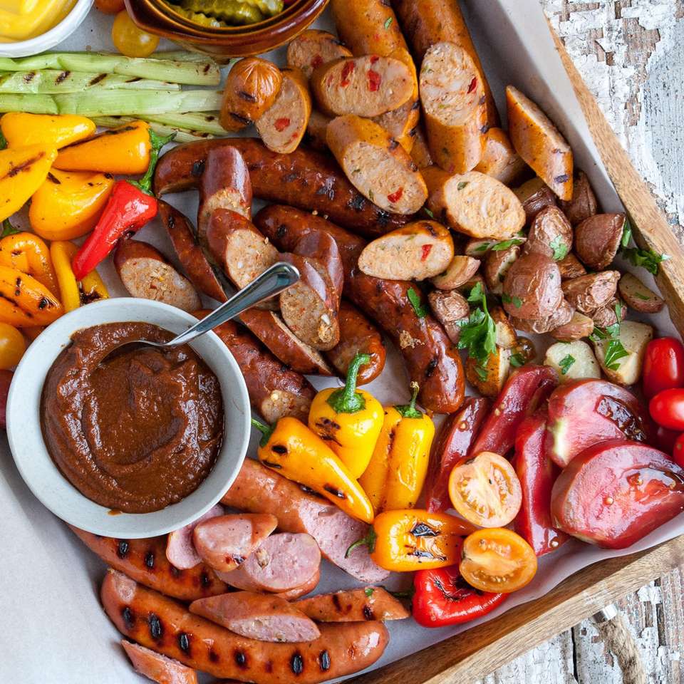 Вечеря на тиган с колбаси и зеленчуци онлайн пъзел