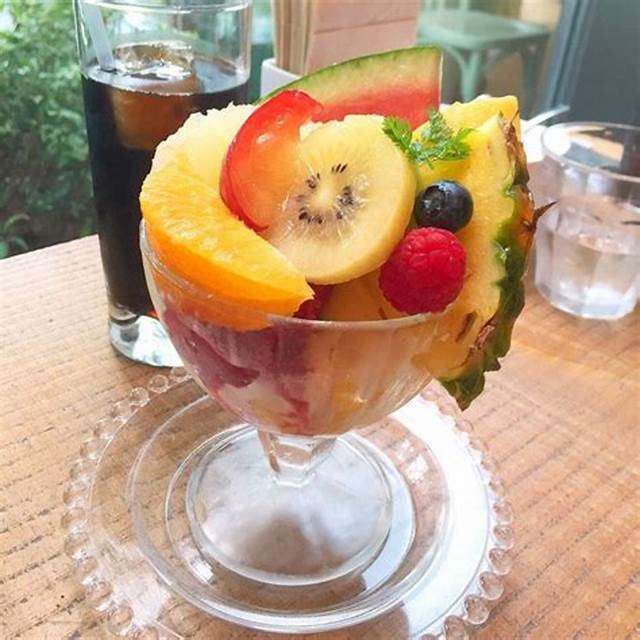 Ovocný dezertní pohár skládačky online
