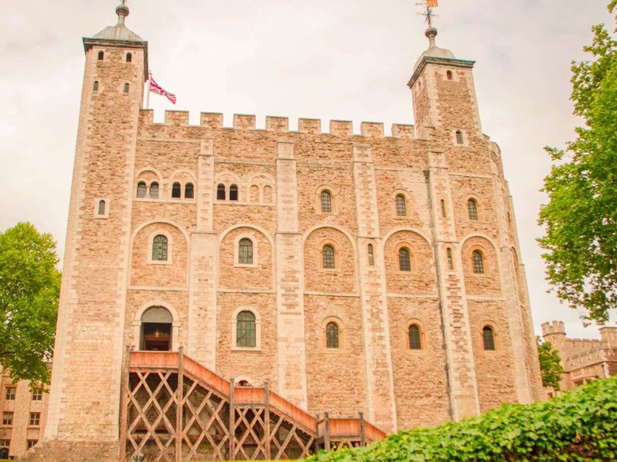 Turnul Londrei - palatul monarhilor Angliei jigsaw puzzle online
