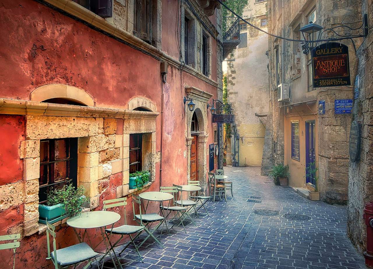 Gasse im venezianischen Stil in der Altstadt von Chania Puzzlespiel online
