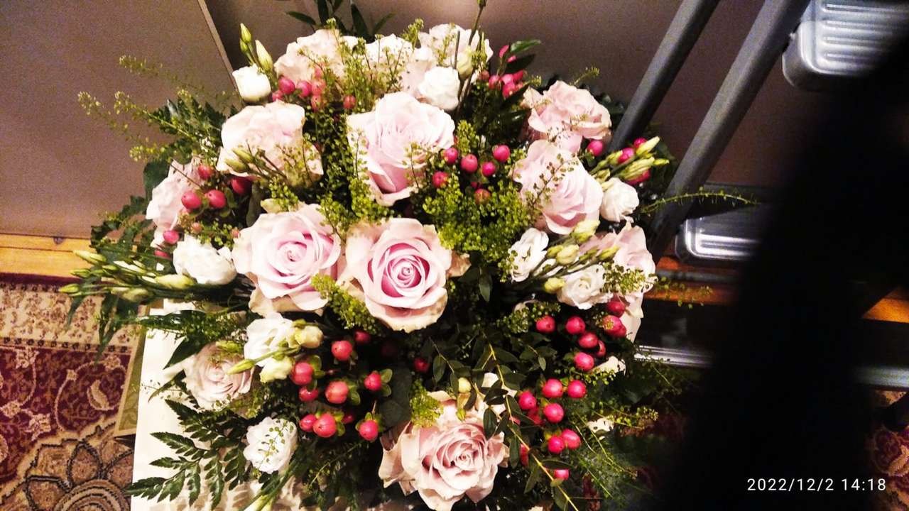 свадебный букет с розами пазл онлайн