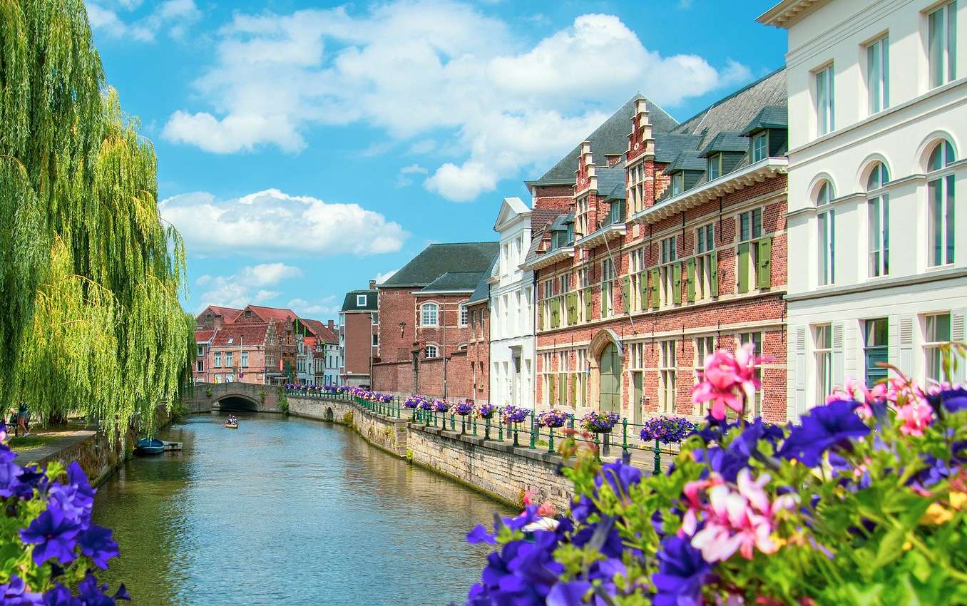 Promenade entlang der Altstadt von Gent Online-Puzzle