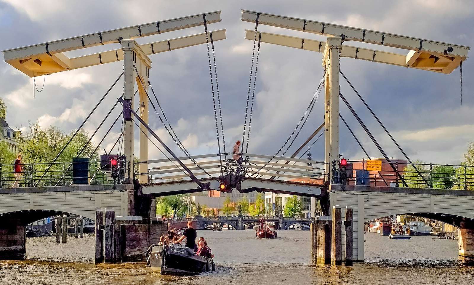Magere Brug (Skinny Bridge) em Amsterdã puzzle online