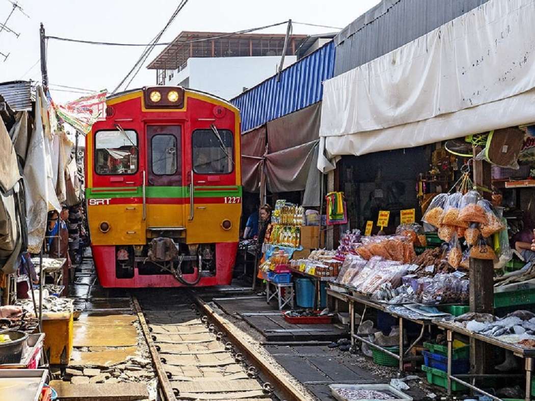 Рынок Мае Клонг - Бангкок - Таиланд пазл онлайн