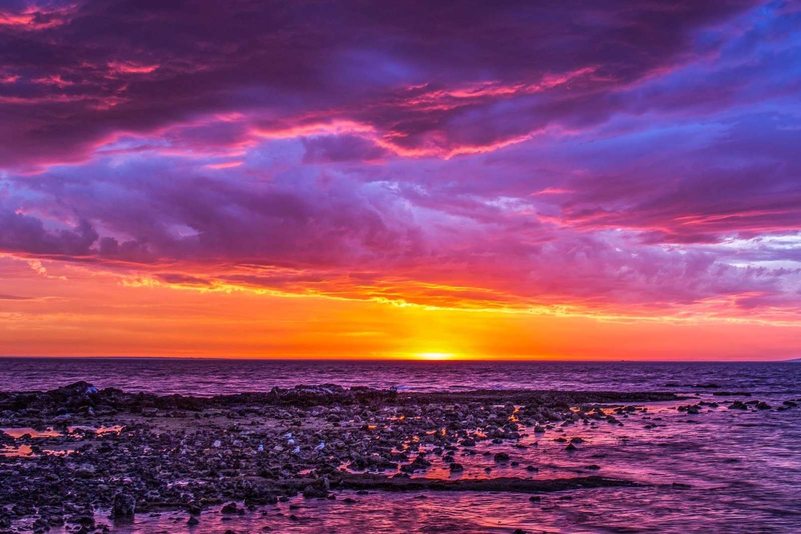 vacker solnedgång över havet pussel på nätet