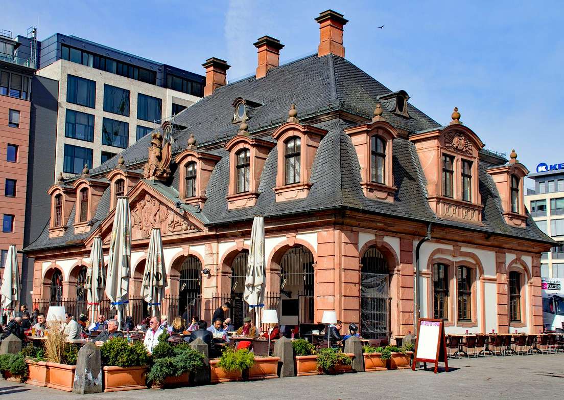 Café i byggnaden av Frankfurts före detta stadsvakt Pussel online
