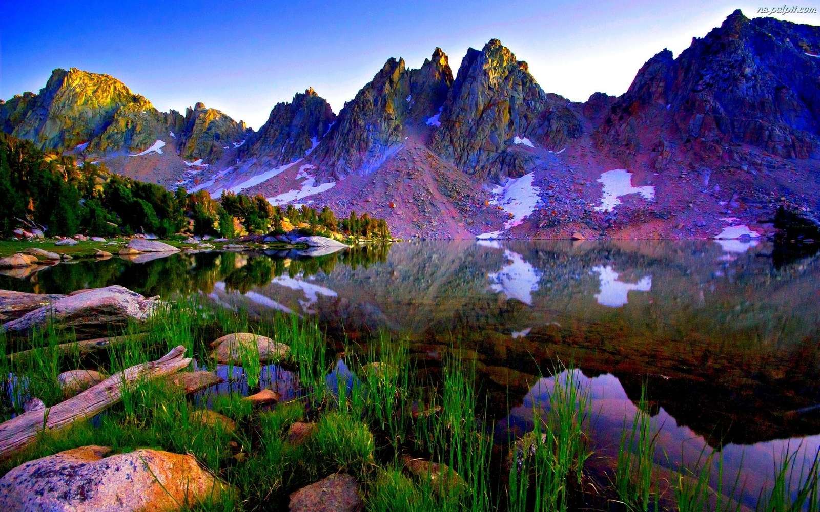 munți frumoși la apus de soare puzzle online