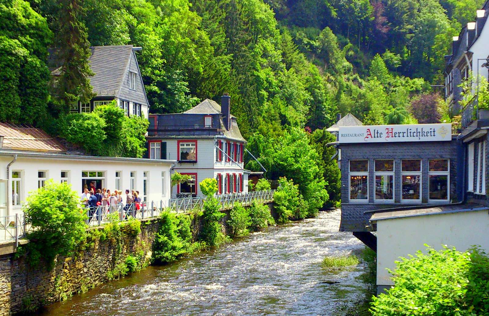 In Monschau aan de rivier de Roer (Duitsland) online puzzel