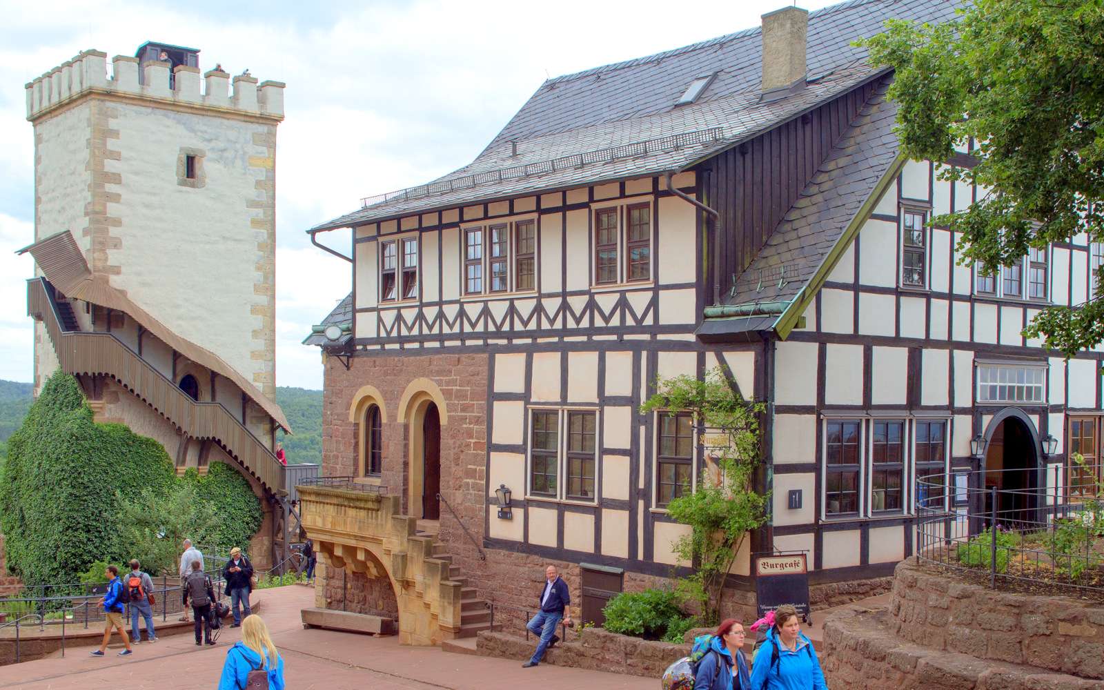 El patio del castillo de Wartburg en Eisenach rompecabezas en línea