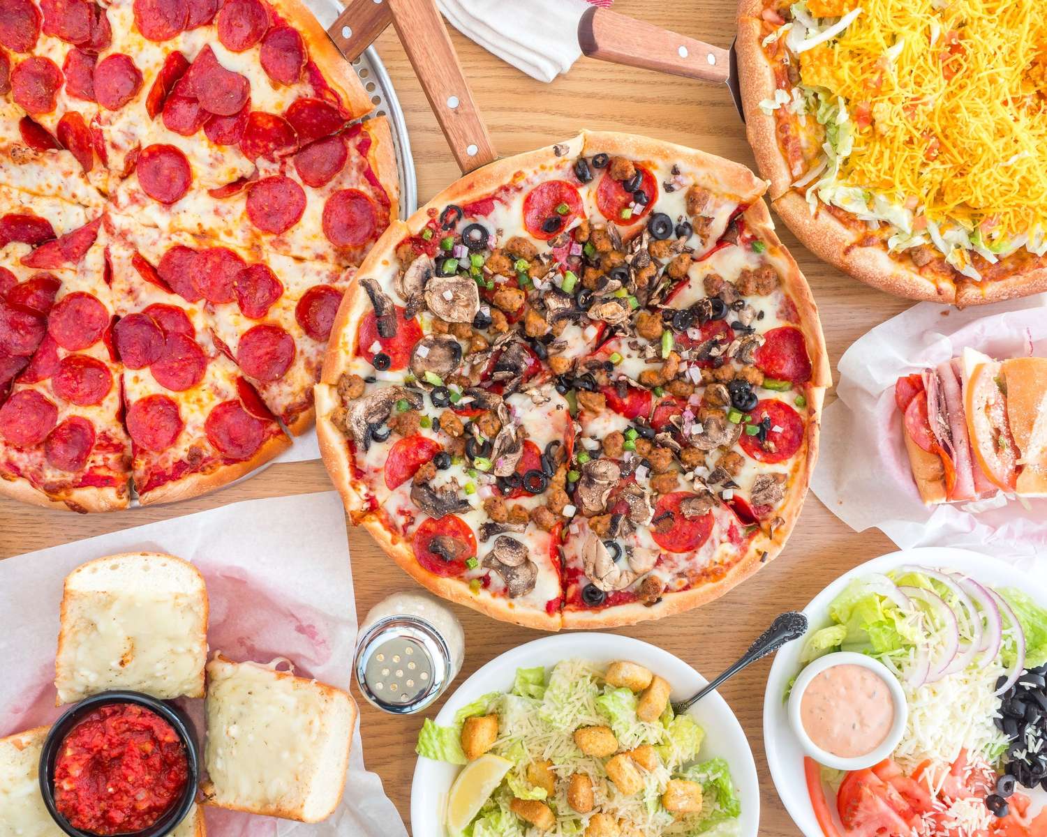 Πίτσα για μεσημεριανό γεύμα παζλ online